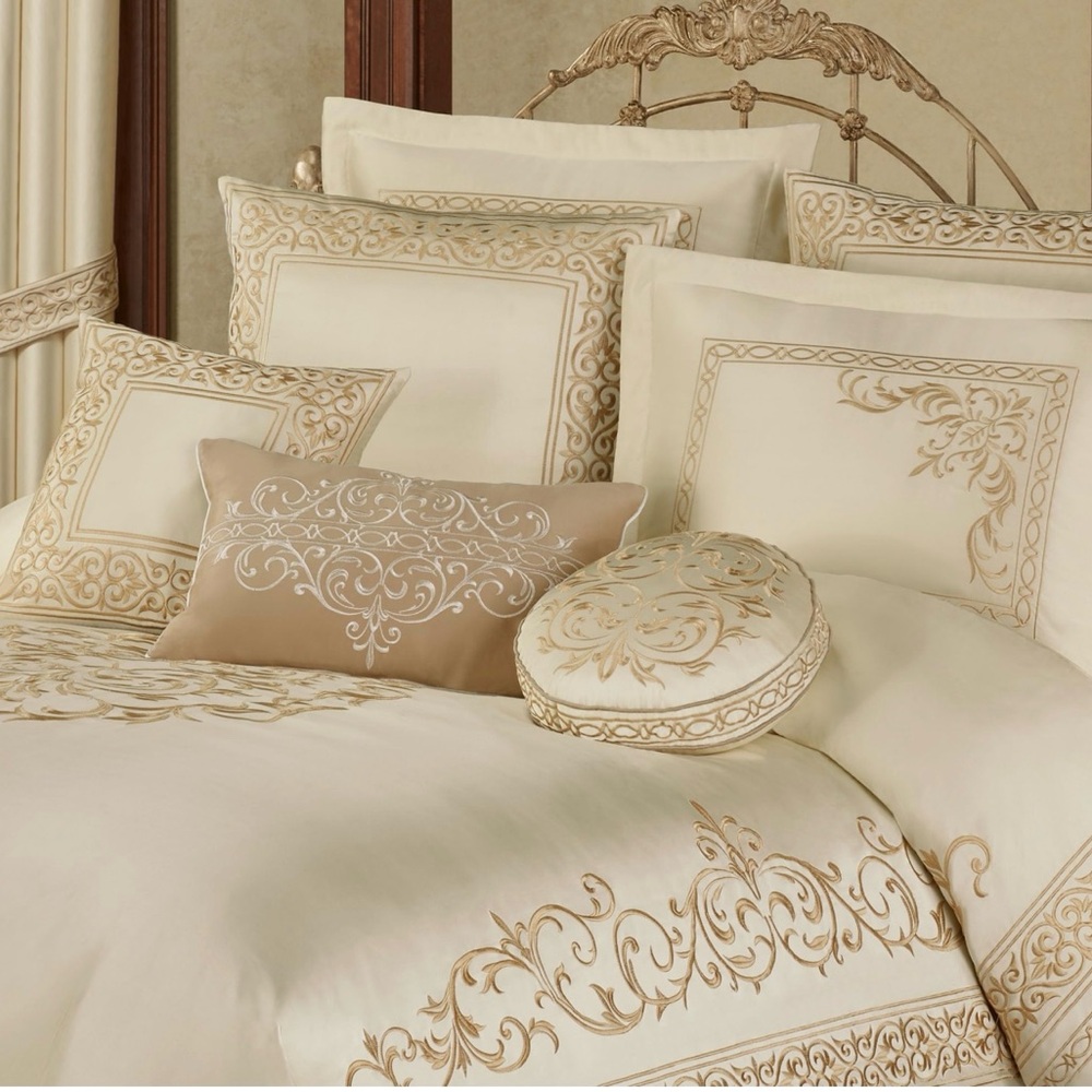 Touch of Class Versailles Luxury Bedding Set, classic golden pearl Queen